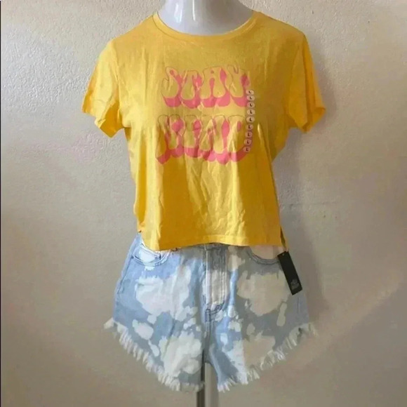 🆕 Stay kind yellow cropped graphic tee L🆕 - Picture 4 of 7